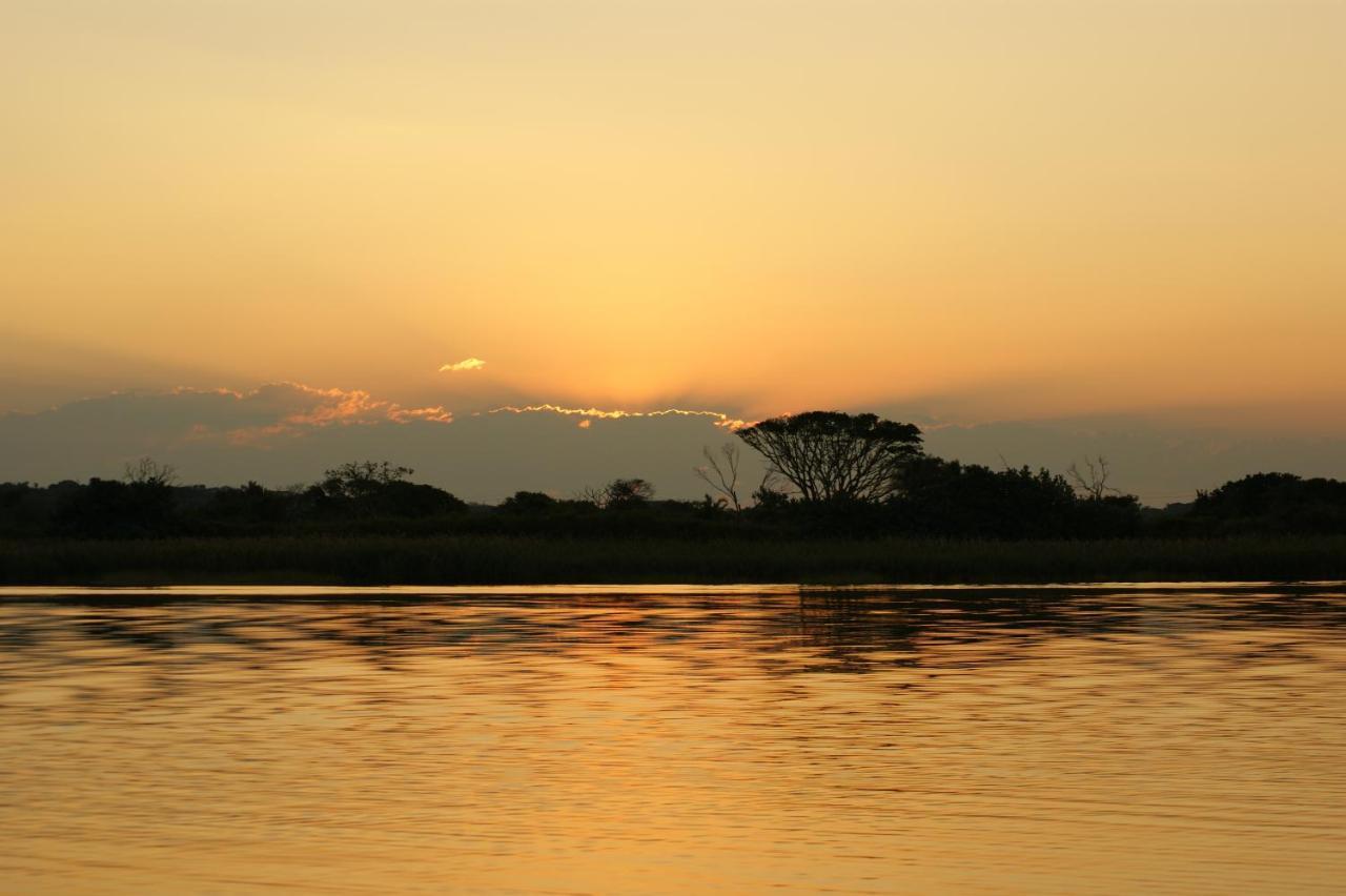 Bhangazi Lodge Bed & Breakfast Saint Lucia Estuary エクステリア 写真